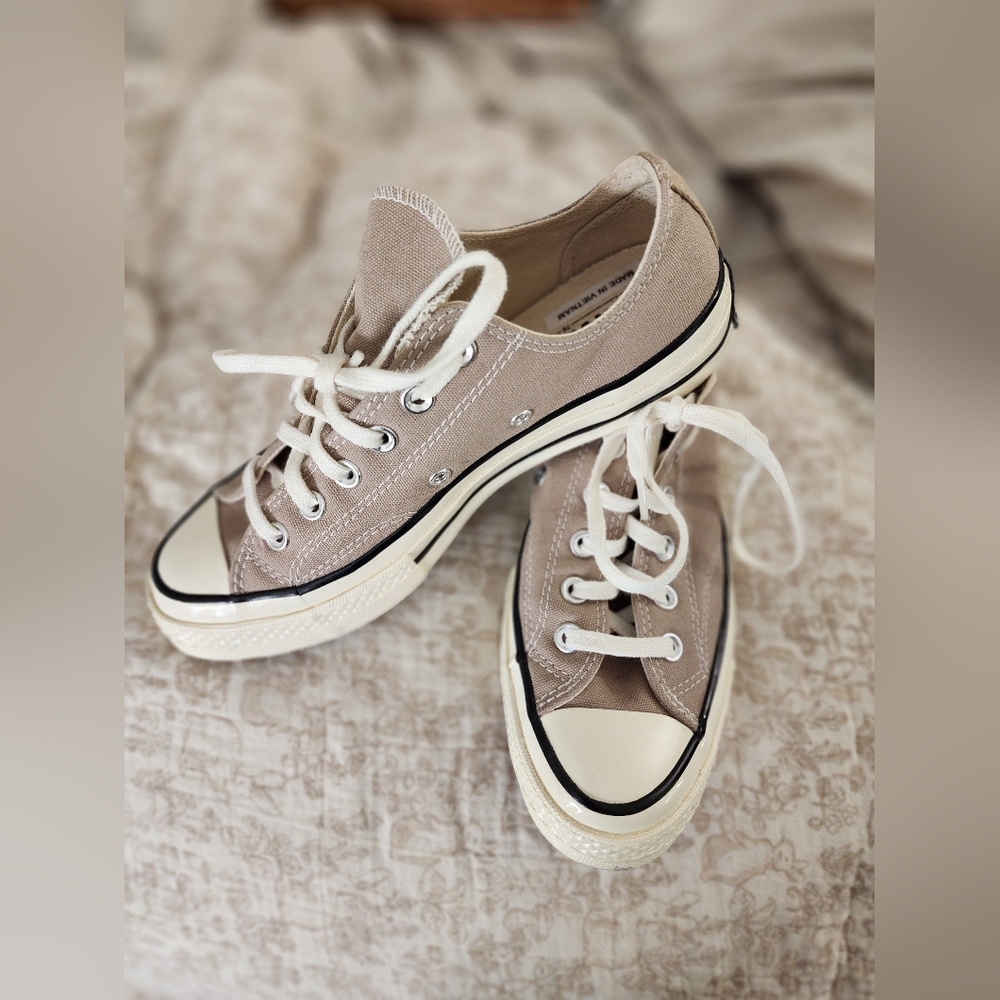 Converse Chuck 70 Low Tops Size 8 Womens